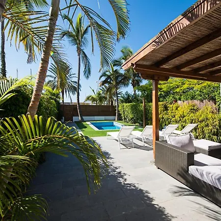 Villas Villa *